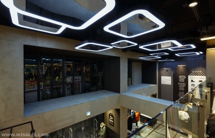 On-the-Spot-Store-by-Kiyeni-Taw-Design-Group-Seoul-South-Korea-17