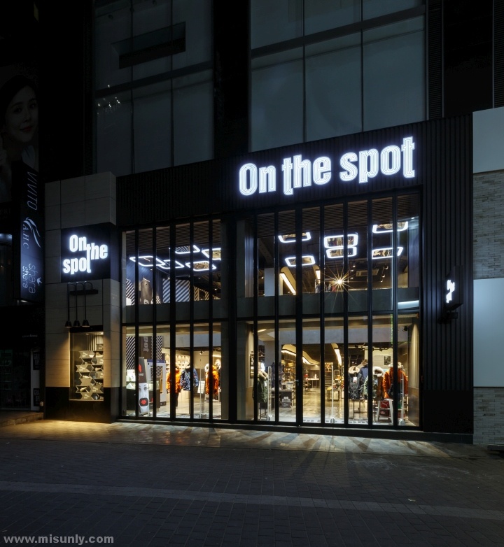 On-the-Spot-Store-by-Kiyeni-Taw-Design-Group-Seoul-South-Korea-22